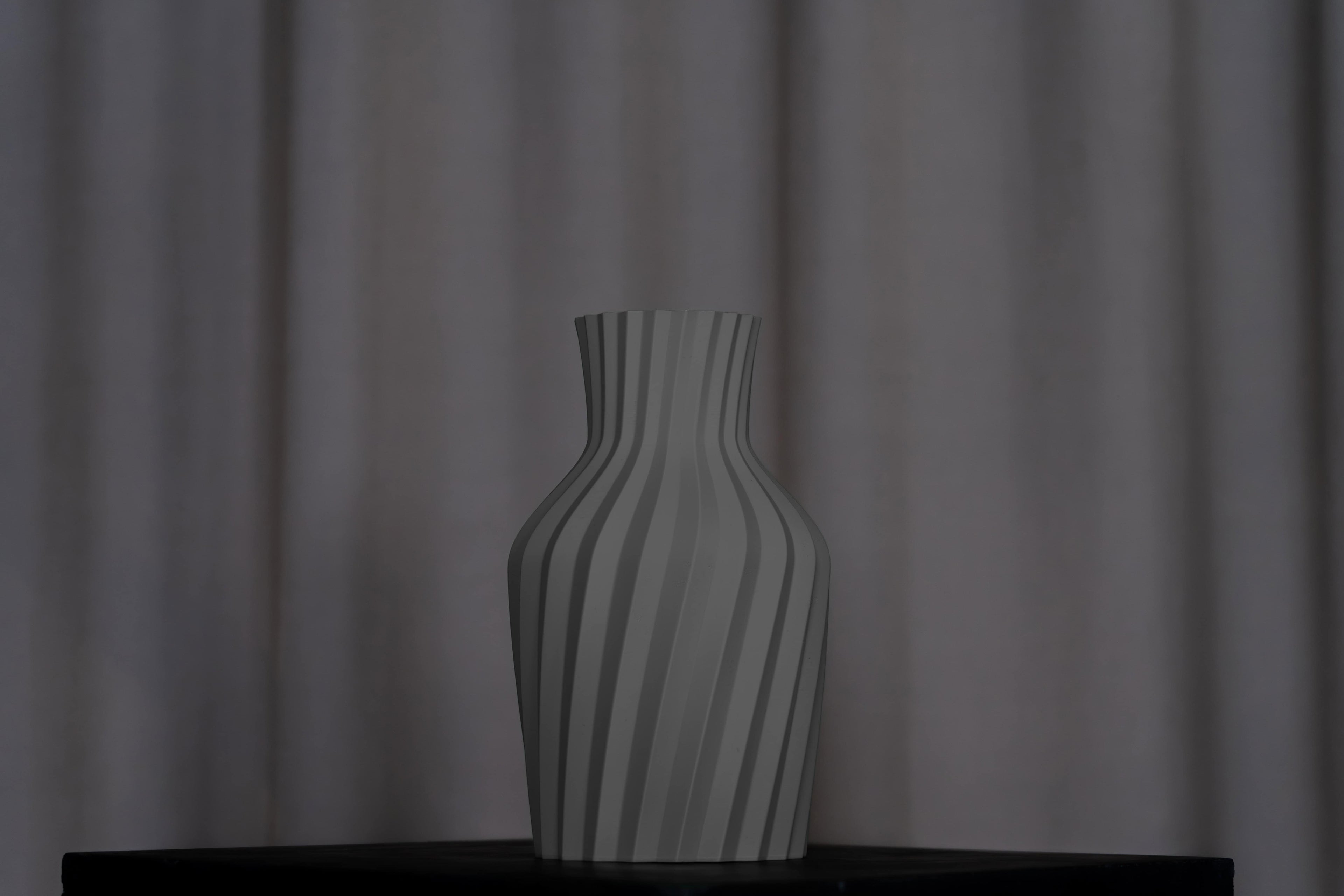 VIALORA Vase
