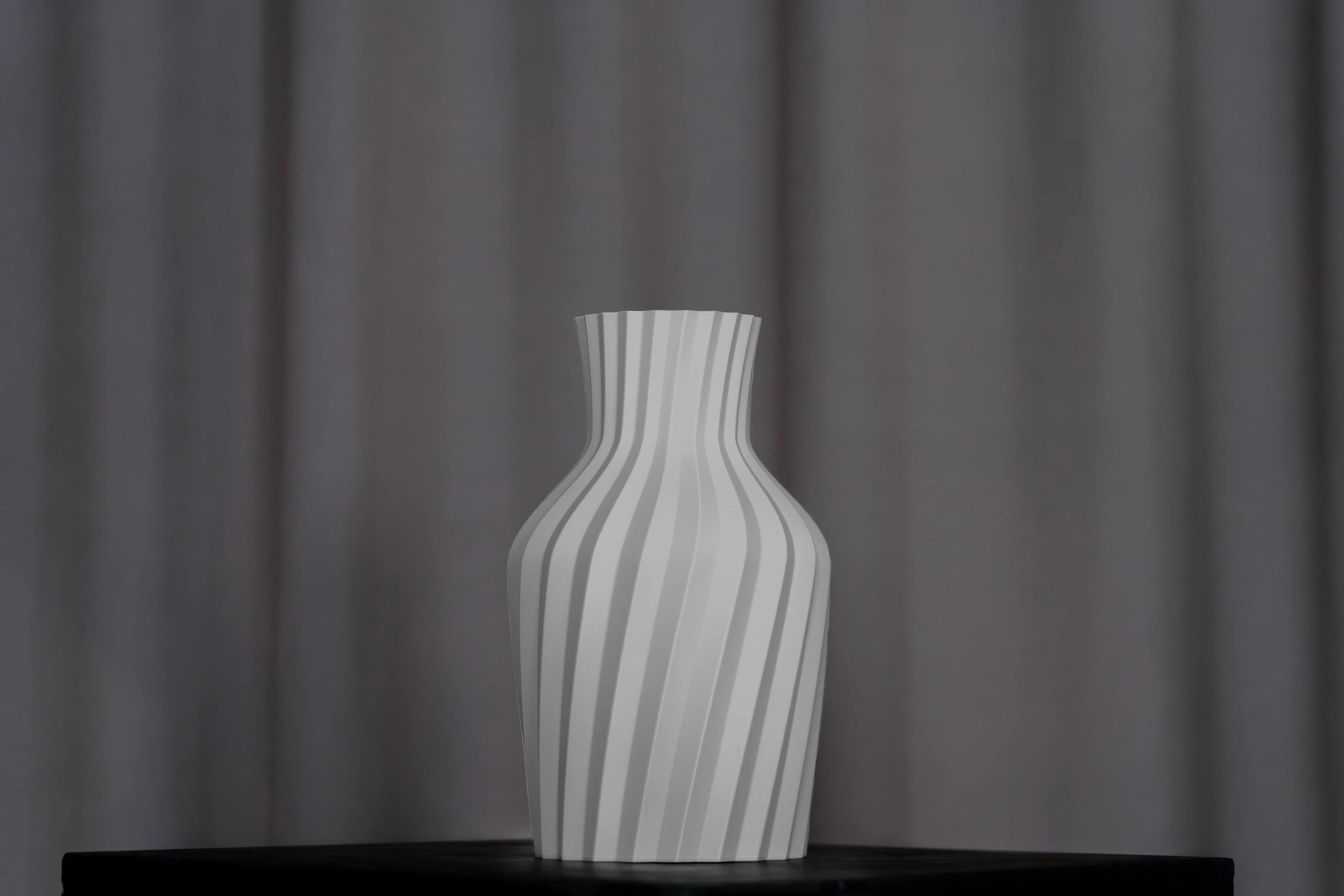 VIALORA Vase
