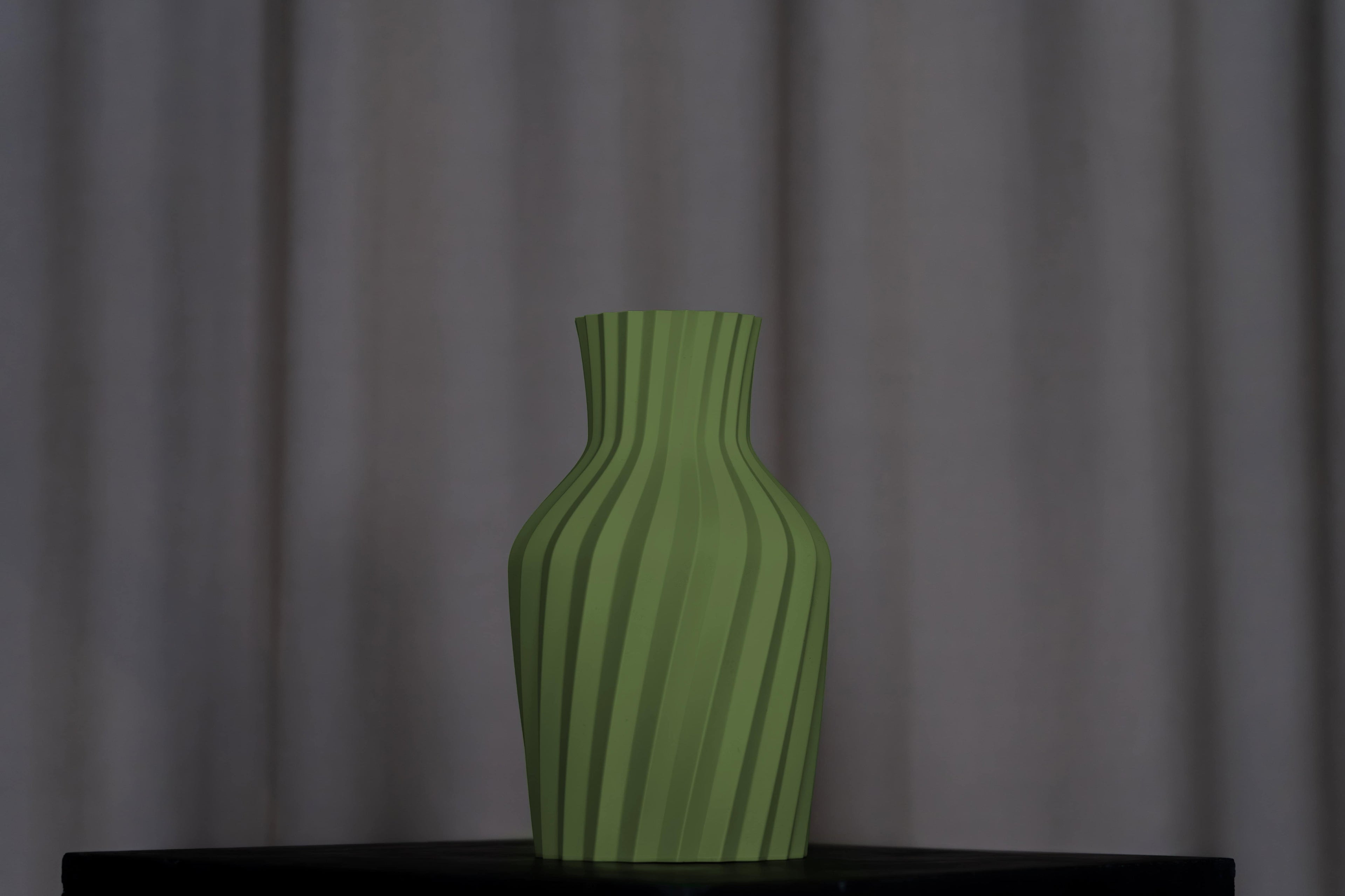 VIALORA Vase