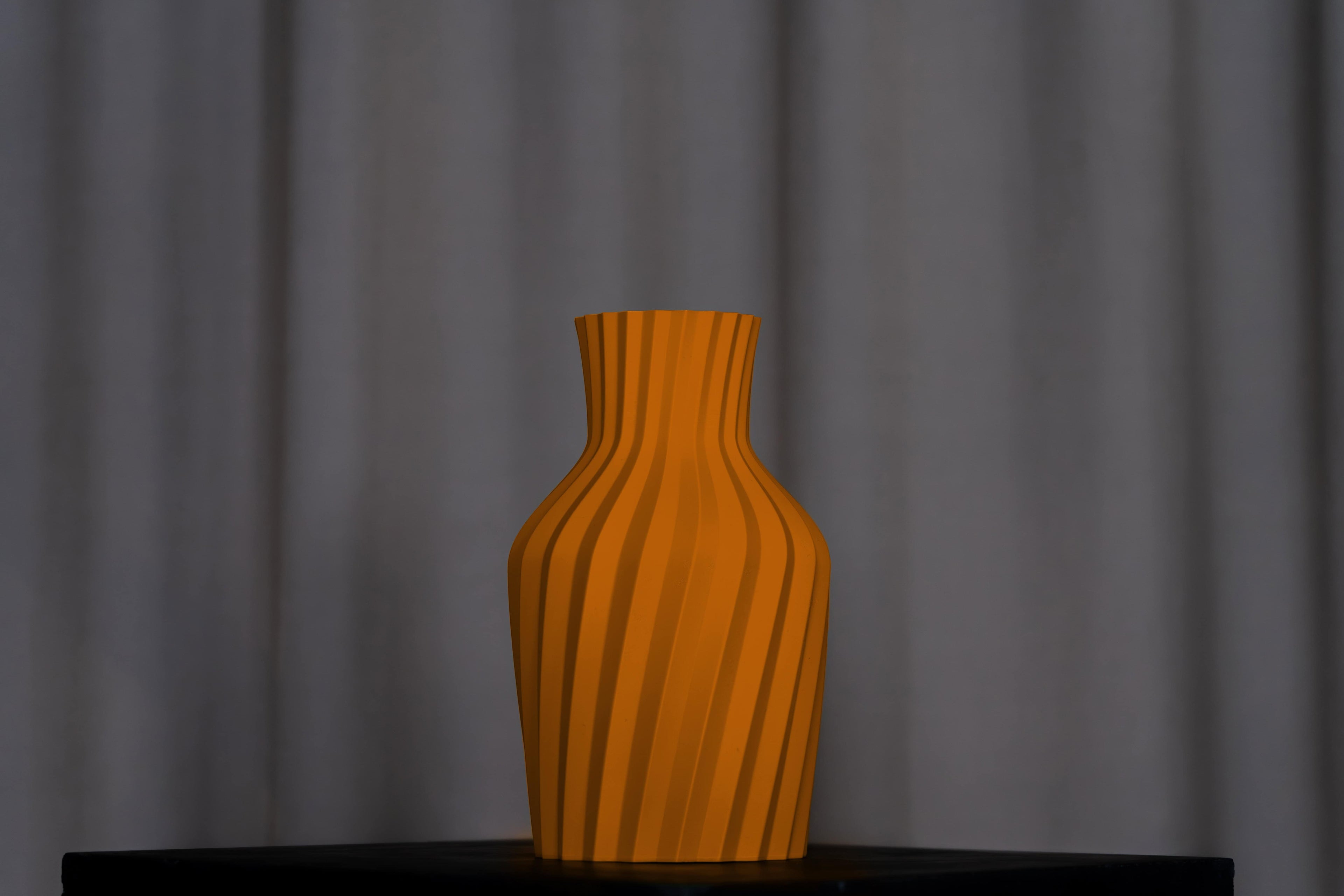 VIALORA Vase